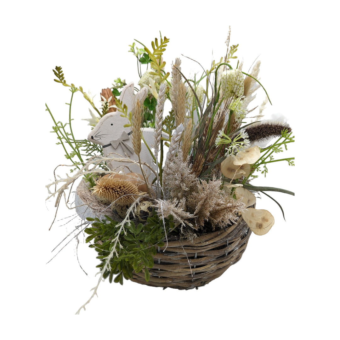 Freigestellt Ostergesteck Hase Eier Schachbrettblume im Korb weiß natur
