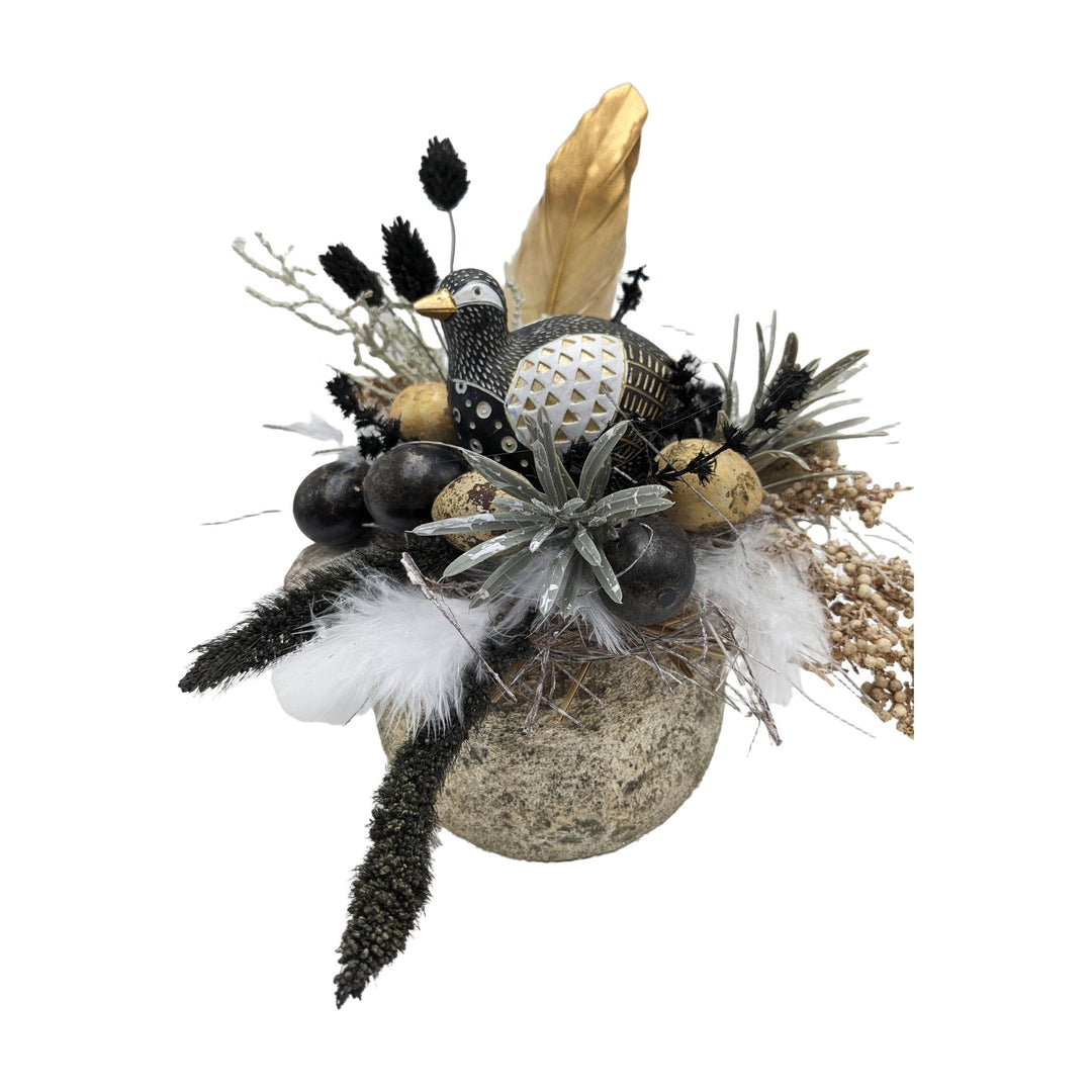 Freigestellt Ostergesteck Vogel Federn Eier Beeren schwarz gold
