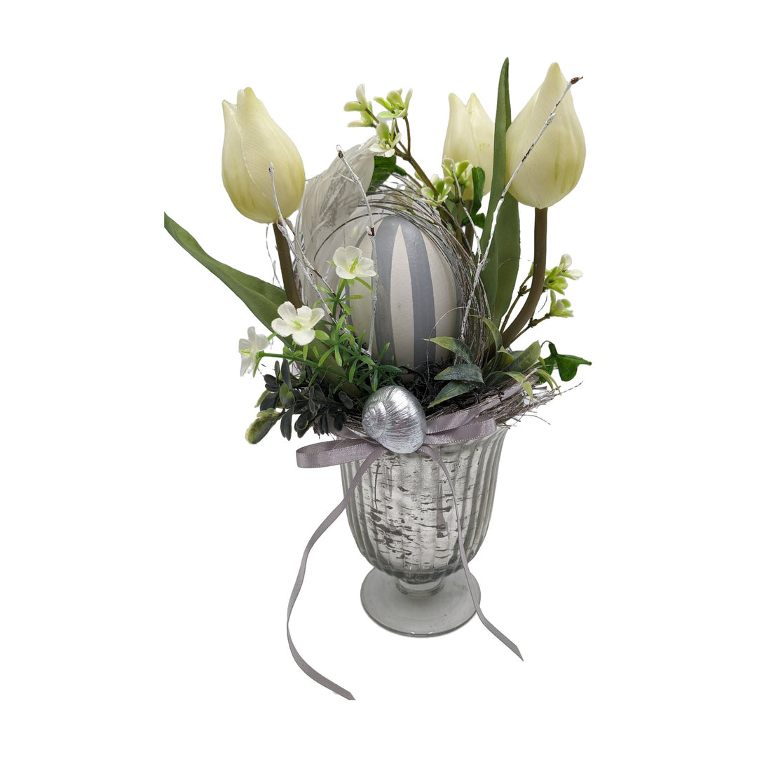 Freigestellt Ostergesteck Tulpen Ei Schnecke weiß grau silber im Glaspokal