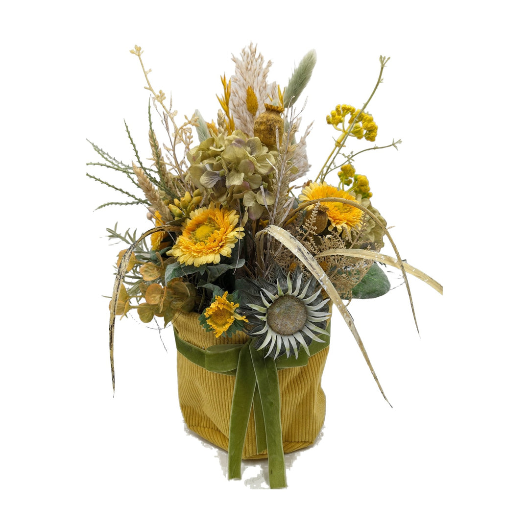 Freigestellt Sommergesteck Gerbera Hortensie Mohnkapseln gelb grün im Topf