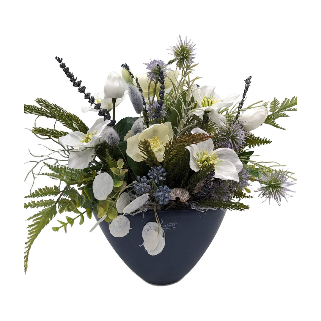 Freigestellt Wintergesteck Christrose Distel Lavendel weiß blau