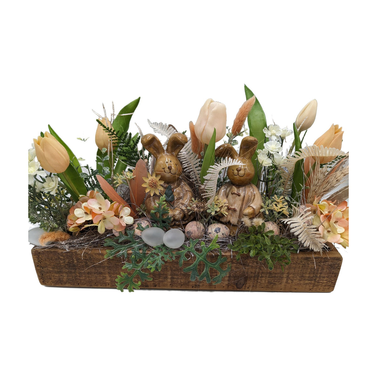 Freigestellt Ostergesteck Hasen Tulpen Farn apricot creme im Holzkasten
