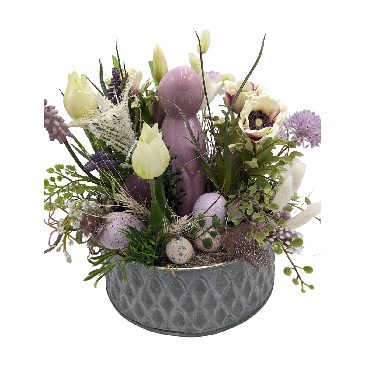 Freigestellt Ostergesteck Hase Tulpen Eier Federn lila creme