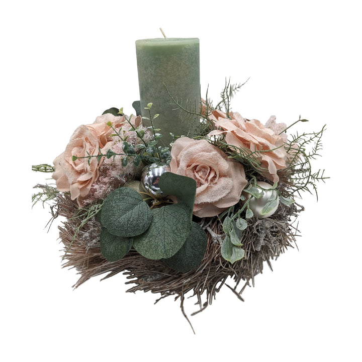 Freigestellt Adventsgesteck Rosen Kugeln Eukalyptus mint apricot