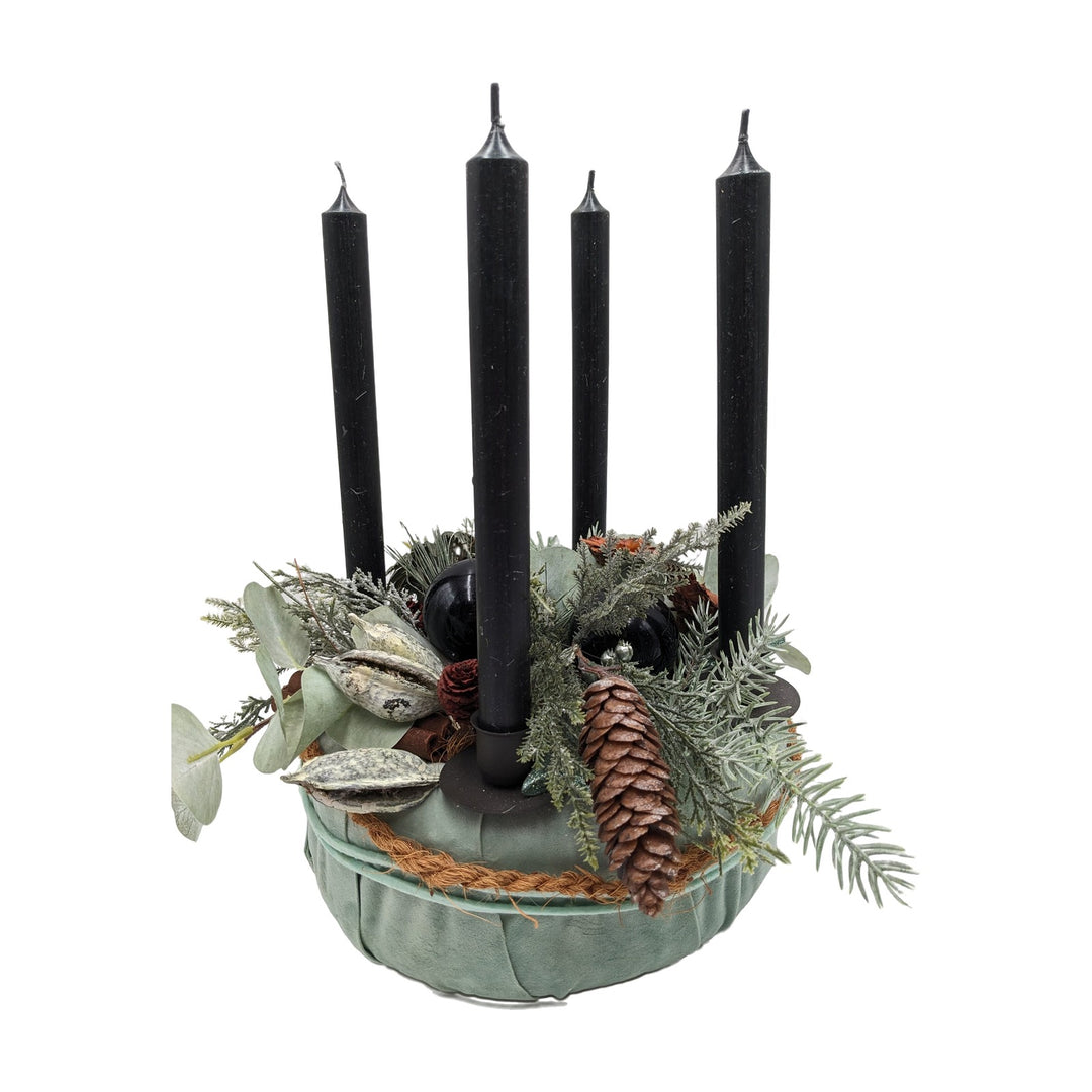 Freigestellt Adventskranz modern Kugel Zapfen Zimt mint schwarz