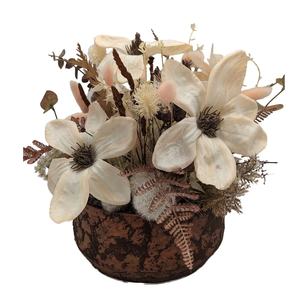 Freigestellt Sommergesteck Magnolie Farn Gräser creme apricot im Topf