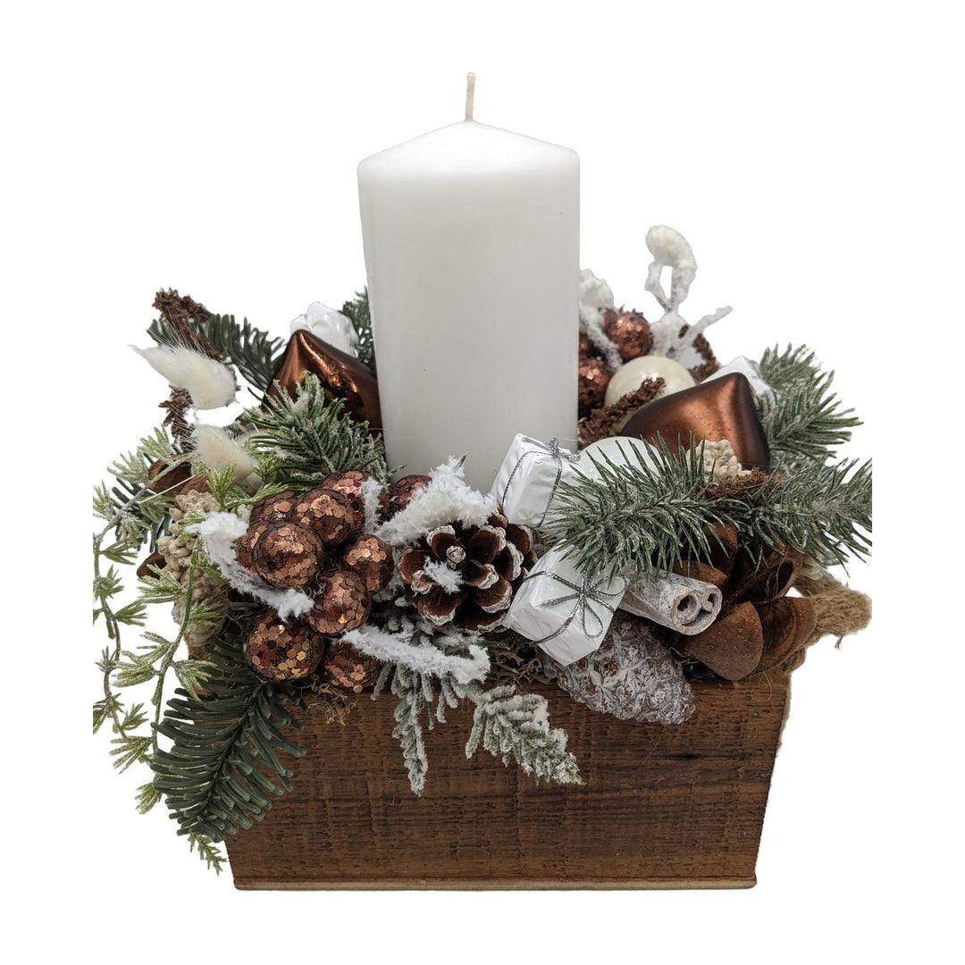 Freigestellt Weihnachtsgesteck Zapfen Geschenk Herz Kerze braun weiß