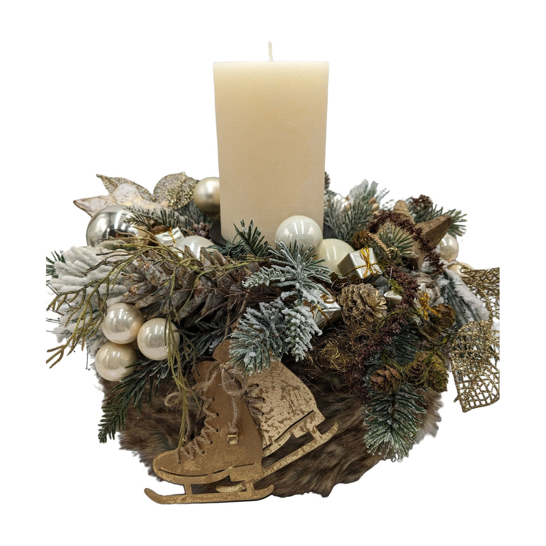 Freigestellt Weihnachtskranz Kugeln Zapfen Schlittschuh creme gold