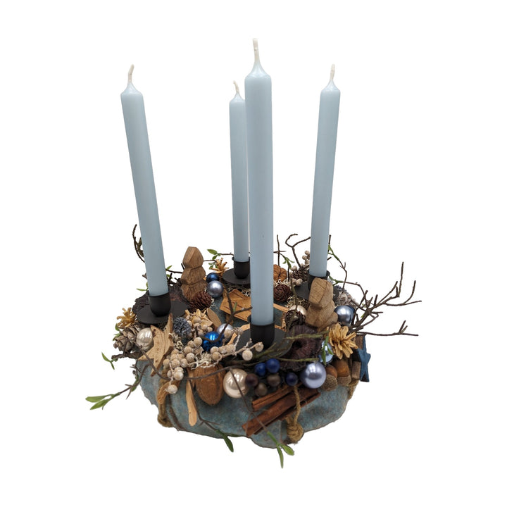 Freigestellt Adventskranz Kugeln Stern Zimt blau natur