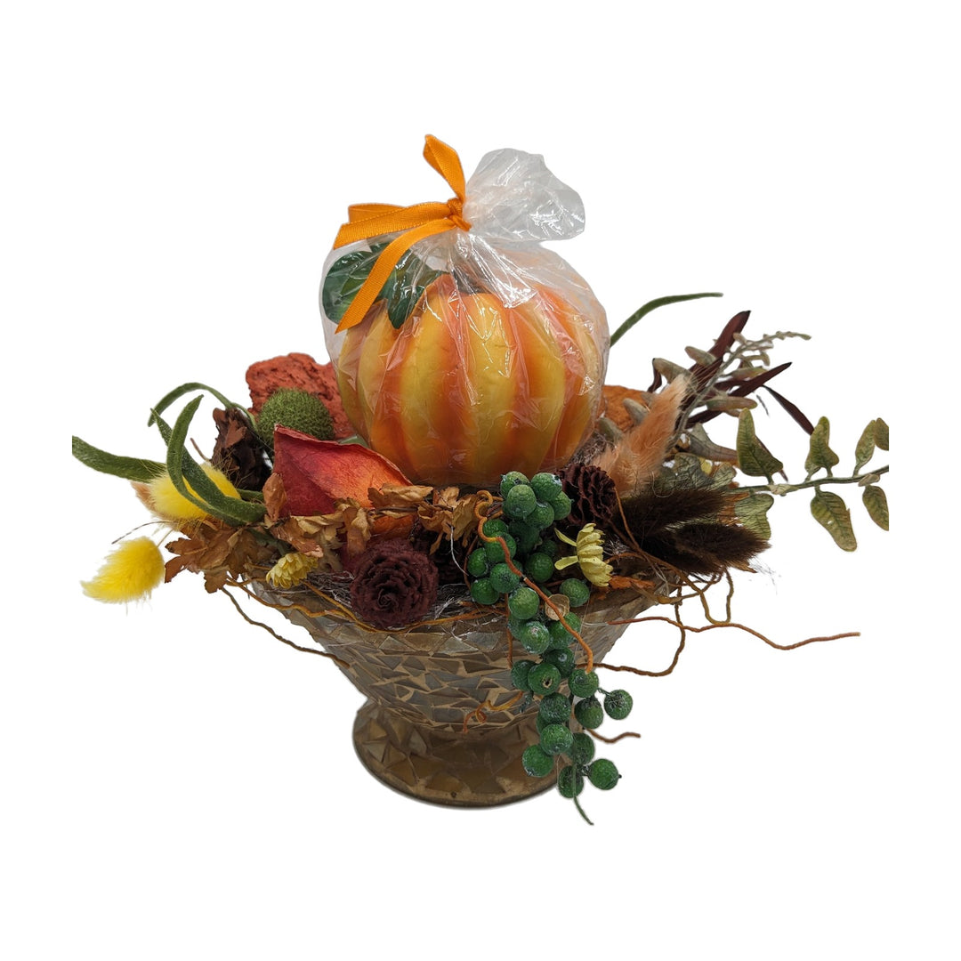 Freigestellt Herbstgesteck Kürbis Kerze Zapfen Beeren orange gelb