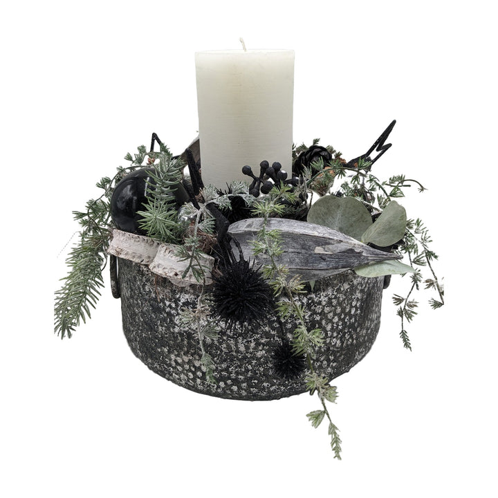 Freigestellt Weihnachtsgesteck Kerze Kugel Stern Zapfen schwarz silber