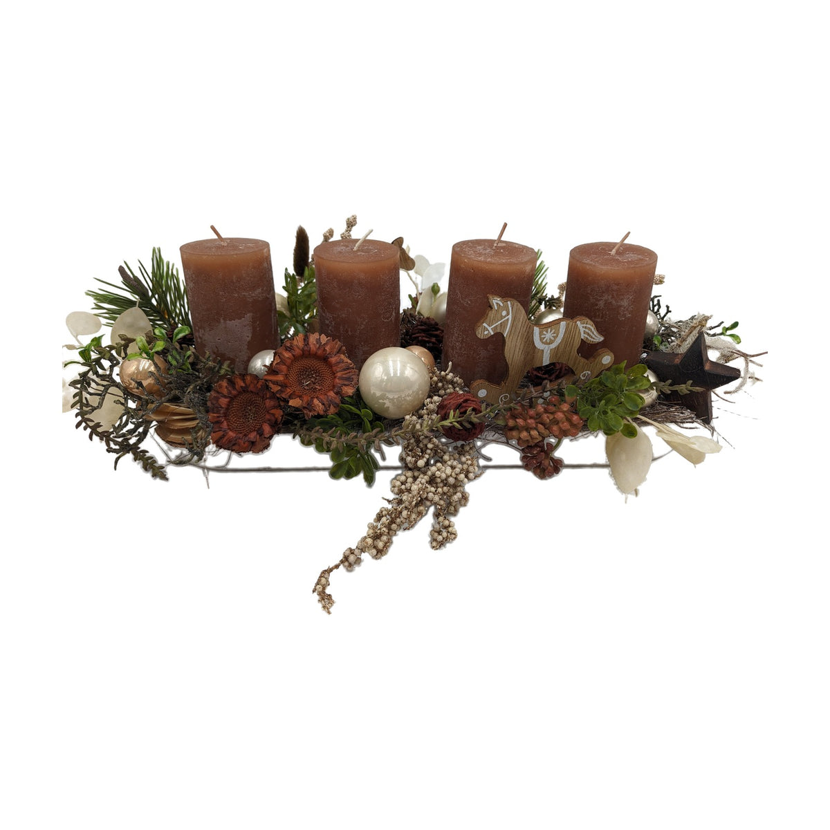 Freigestellt Adventsgesteck Schaukelpferd Kugeln Stern braun creme