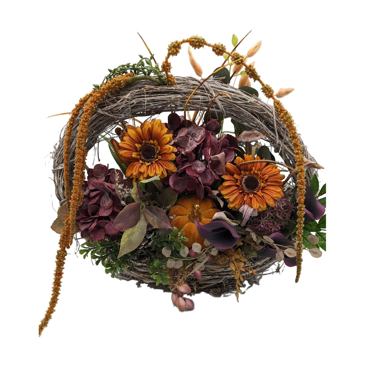 Freigestellt Herbstgesteck Kürbis Gerbera Hortensie Calla orange lila