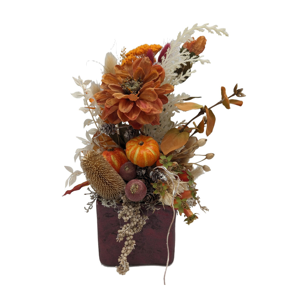 Freigestellt Herbstgesteck Kürbis Zapfen Chrysantheme orange bordeaux
