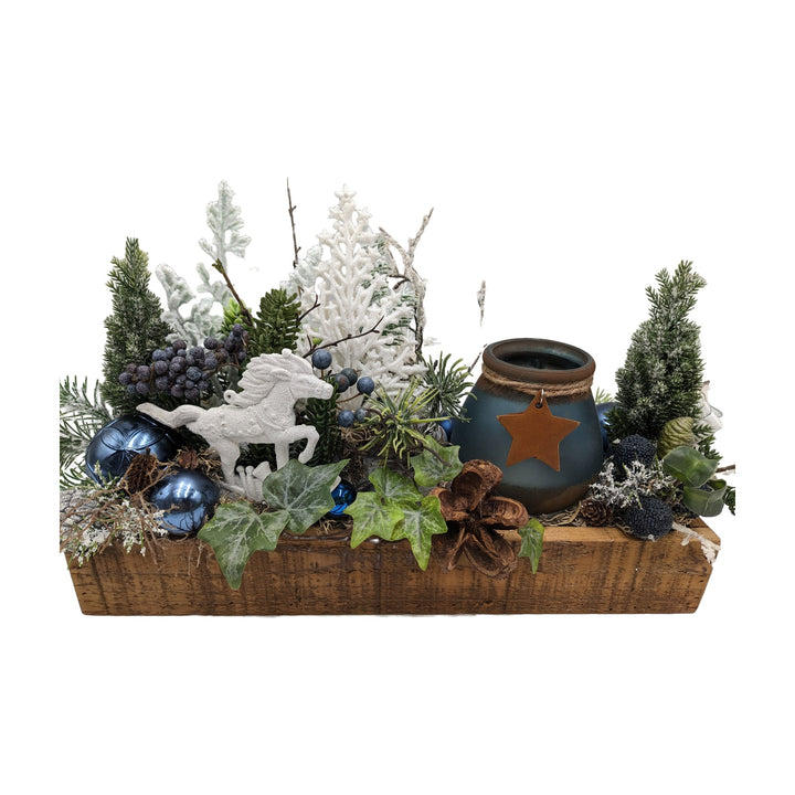 Freigestellt Weihnachtsgesteck Teelicht Schaukelpferd Kugeln Tanne blau weiß