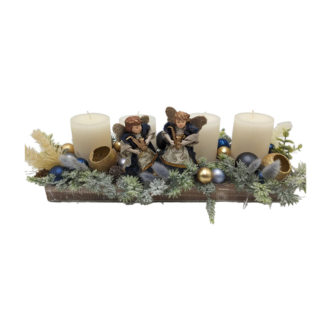 Freigestellt Adventsgesteck Engel Kugeln Zapfen creme blau gold