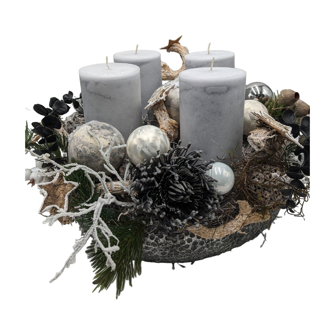 Freigestellt Adventsgesteck Kugeln Sterne Protea silber grau