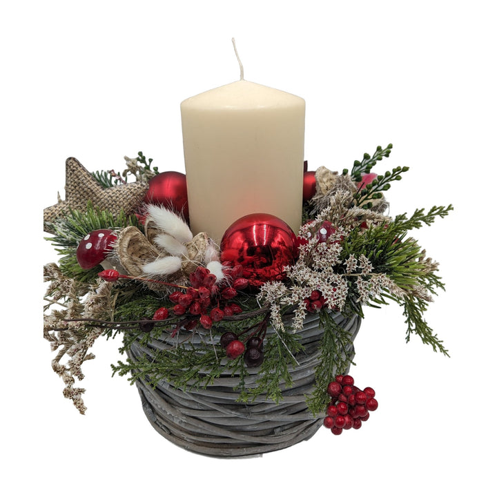 Freigestellt Weihnachtsgesteck Kerze Kugeln Stern Pilze rot creme
