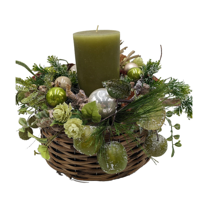 Freigestellt Weihnachtsgesteck Korb Kerze Kugeln Zapfen Äpfel grün creme