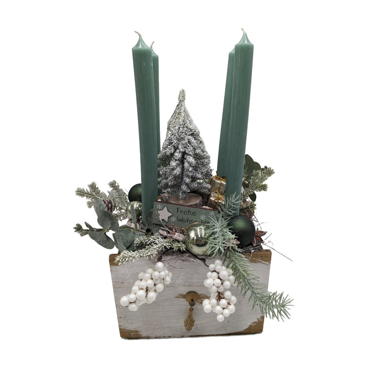 Freigestellt Adventsgesteck Frohe Weihnachten Kugeln Eukalyptus Tannenbaum salbei weiß