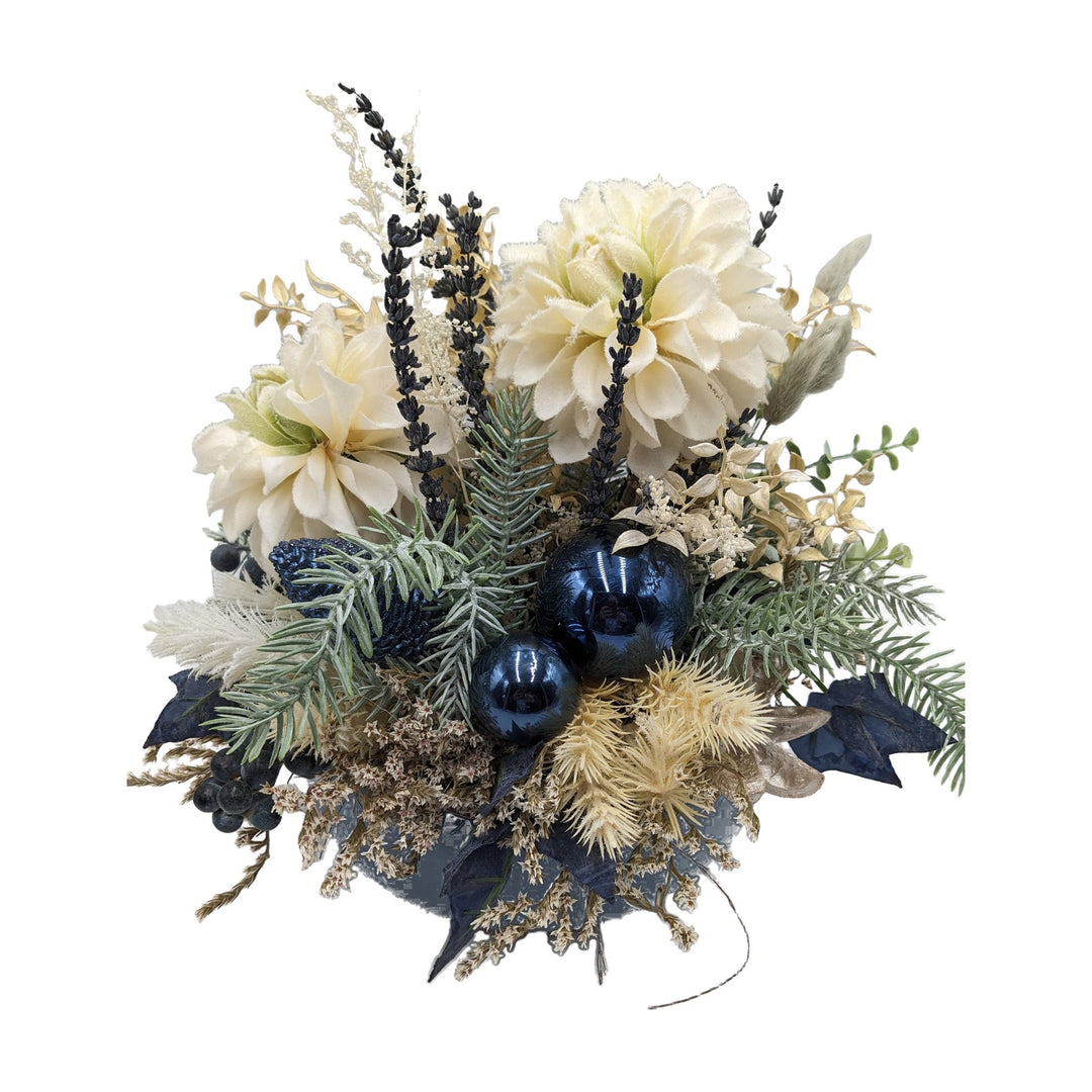 Freigestellt Weihnachtsgesteck Kugeln Blüten Zapfen blau creme