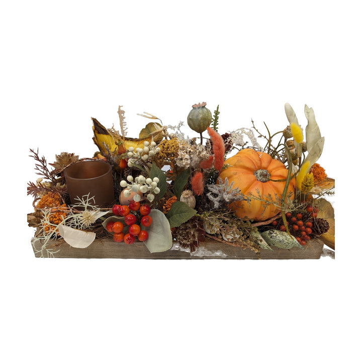 Freigestellt Herbstgesteck Kürbis Beeren Gräser orange, mit Teelichtglas