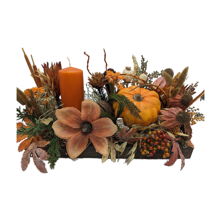 Freigestellt Herbstgesteck Kürbis Beeren Gräser Kerze orange