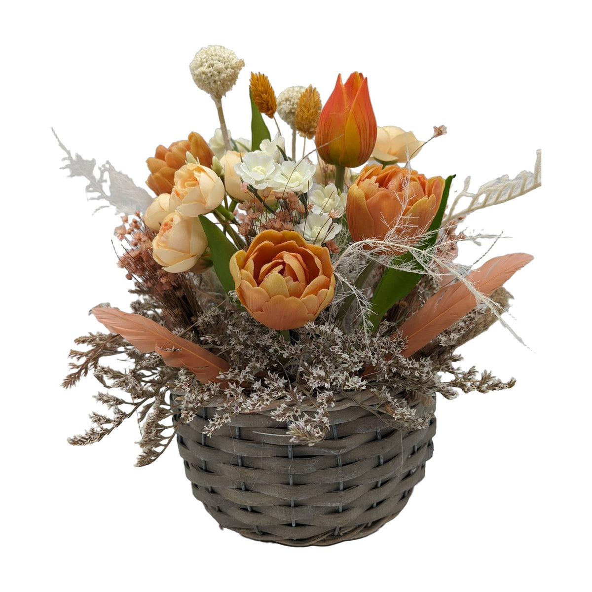Freigestellt Frühlingsgesteck Tulpen Ranunkeln im Korb apricot orange
