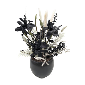 Freigestellt Sommergesteck Magnolie Gräser Beeren schwarz weiß