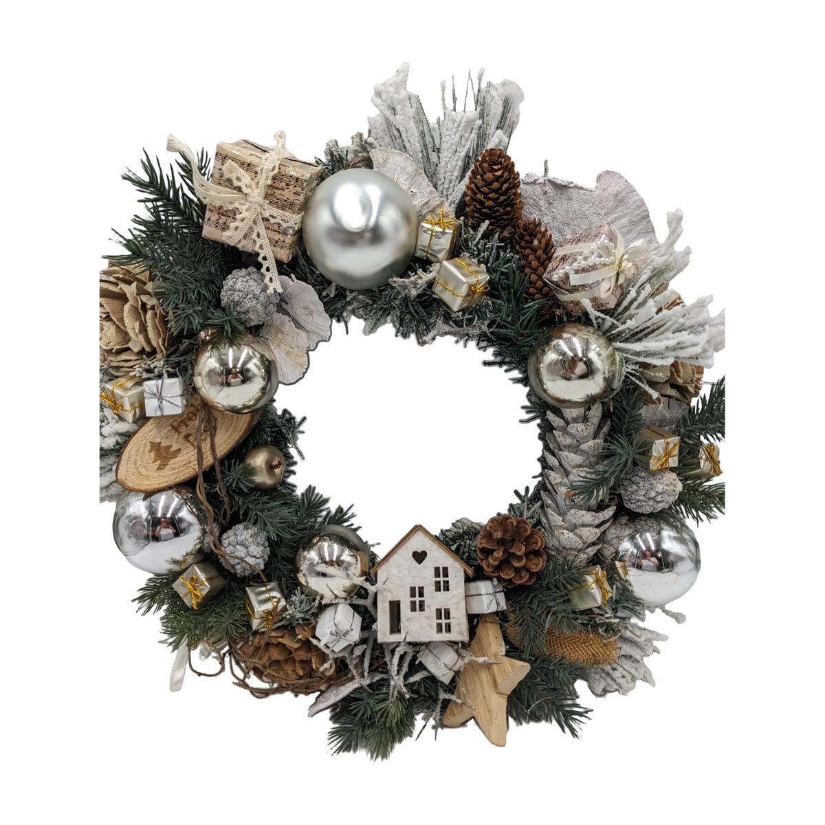Freigestellt Weihnachtskranz Türkranz Kugeln Zapfen Haus creme silber