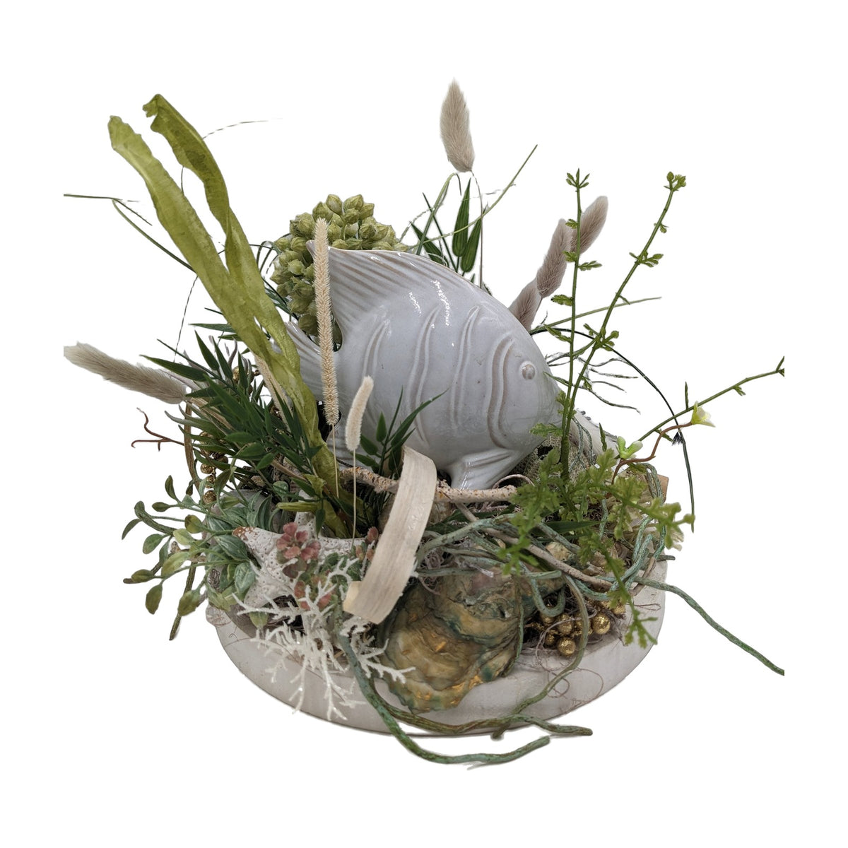 Freigestellt Sommergesteck maritim Keramikfisch Gräser Muscheln grün creme
