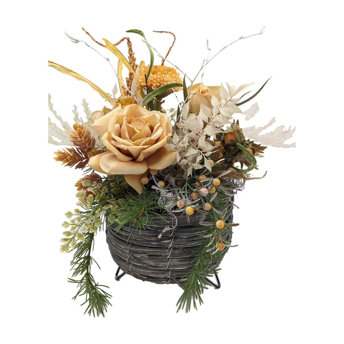 Freigestellt Sommergesteck Rosen Dahlie Beeren apricot creme im Korbgefäß