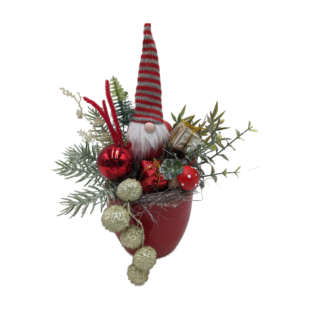 Freigestellt Weihnachtsgesteck Wichtel Pilz Geschenke rot grün