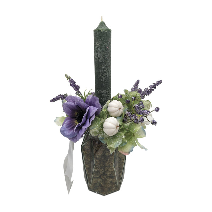 Freigestellt Herbstgesteck Lavendel Kürbis Hortensie lila weiß mit Kerze