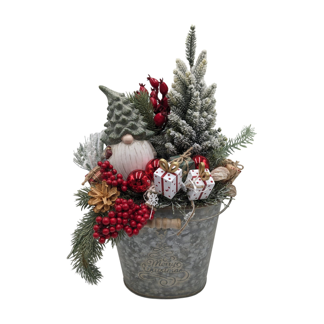 Freigestellt Weihnachtsgesteck Wichtel Tannenbaum Geschenke Beeren rot grau