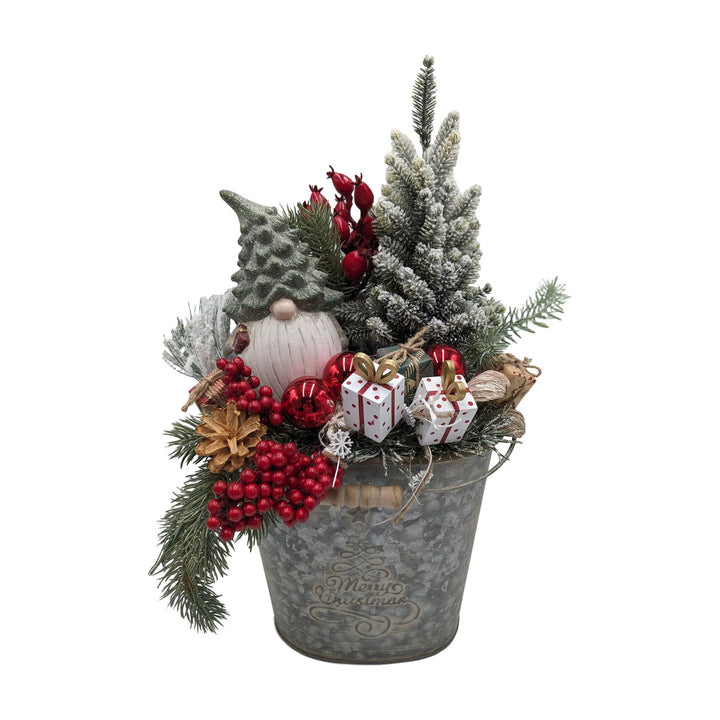 Freigestellt Weihnachtsgesteck Wichtel Tannenbaum Geschenke Beeren rot grau