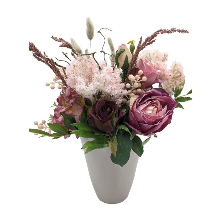 Freigestellt Sommergesteck Rosen Hortensie Gräser rosa beere