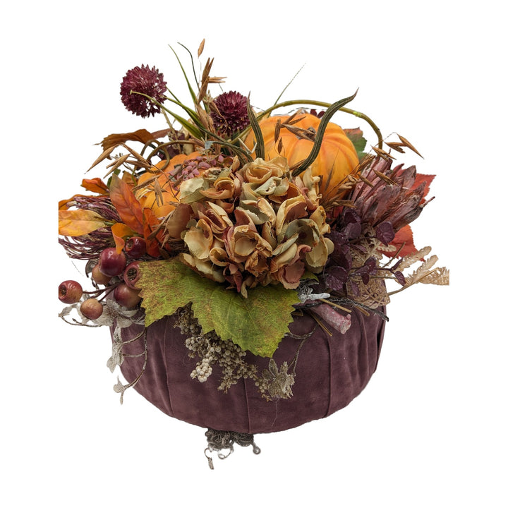 Freigestellt Herbstgesteck Kürbis Hortensie Beeren orange bordeaux