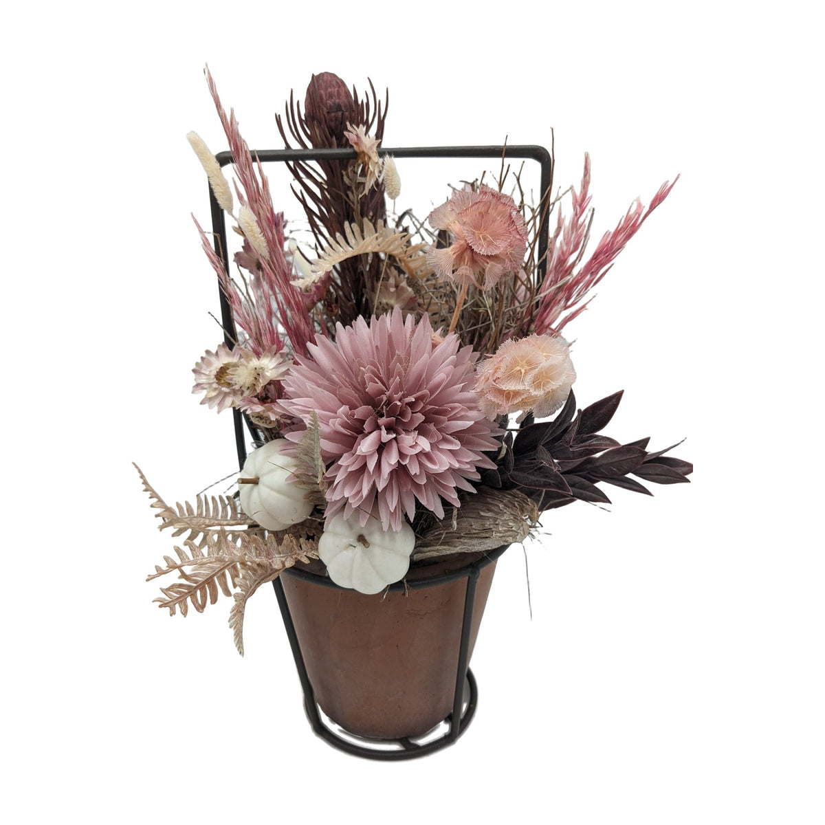 Freigestellt Herbstgesteck Kürbis Gräser rosa creme im Metallrahmen