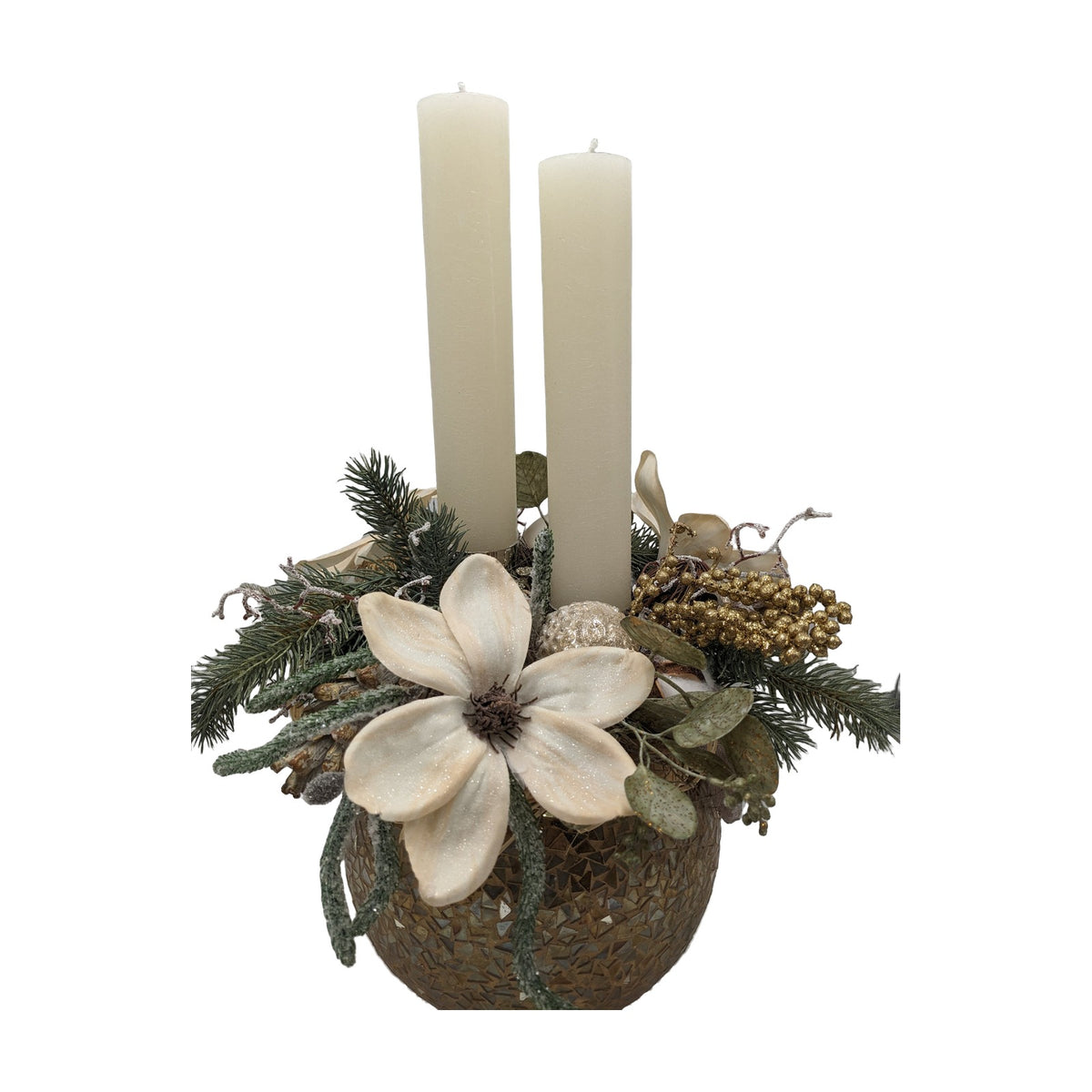 Freigestellt Wintergesteck Magnolie Zapfen Kerzen creme gold