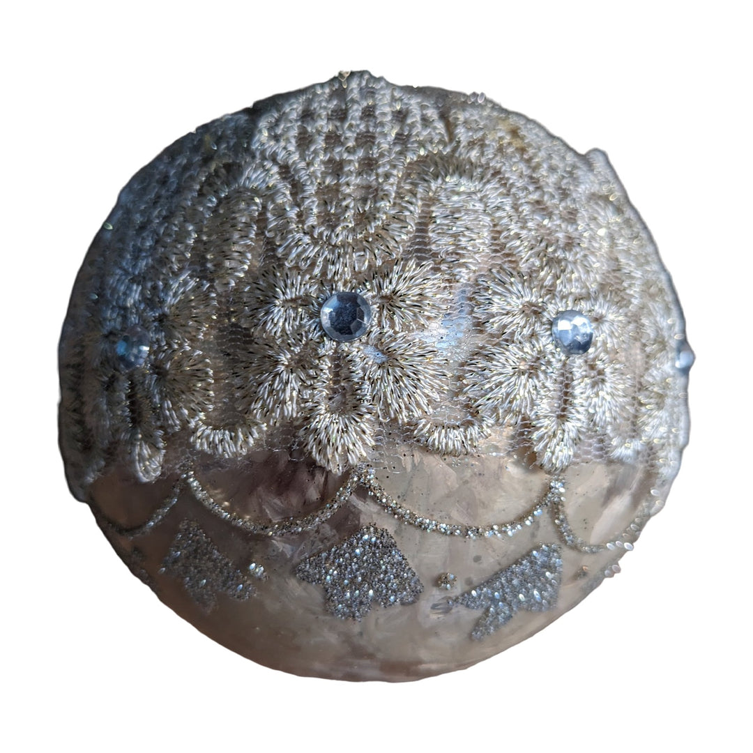 Freigestellt Christbaumkugel Spitze Schmucksteine champagner gold Ø 10 cm