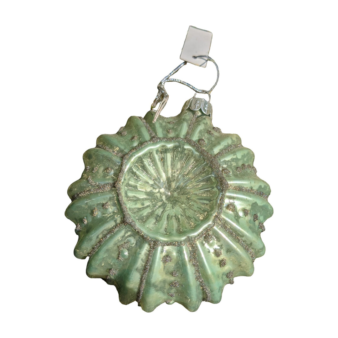 Freigestellt Weihnachtskugel Baumschmuck Blütenform Glas mint silber