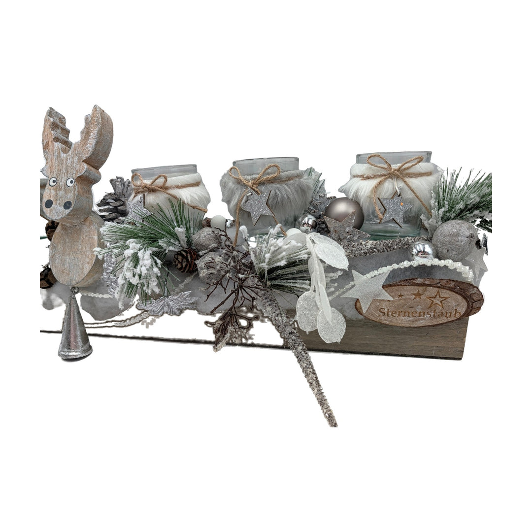 Freigestellt Weihnachtsgesteck Elch Teelichter Zapfen silber weiß Holzschale