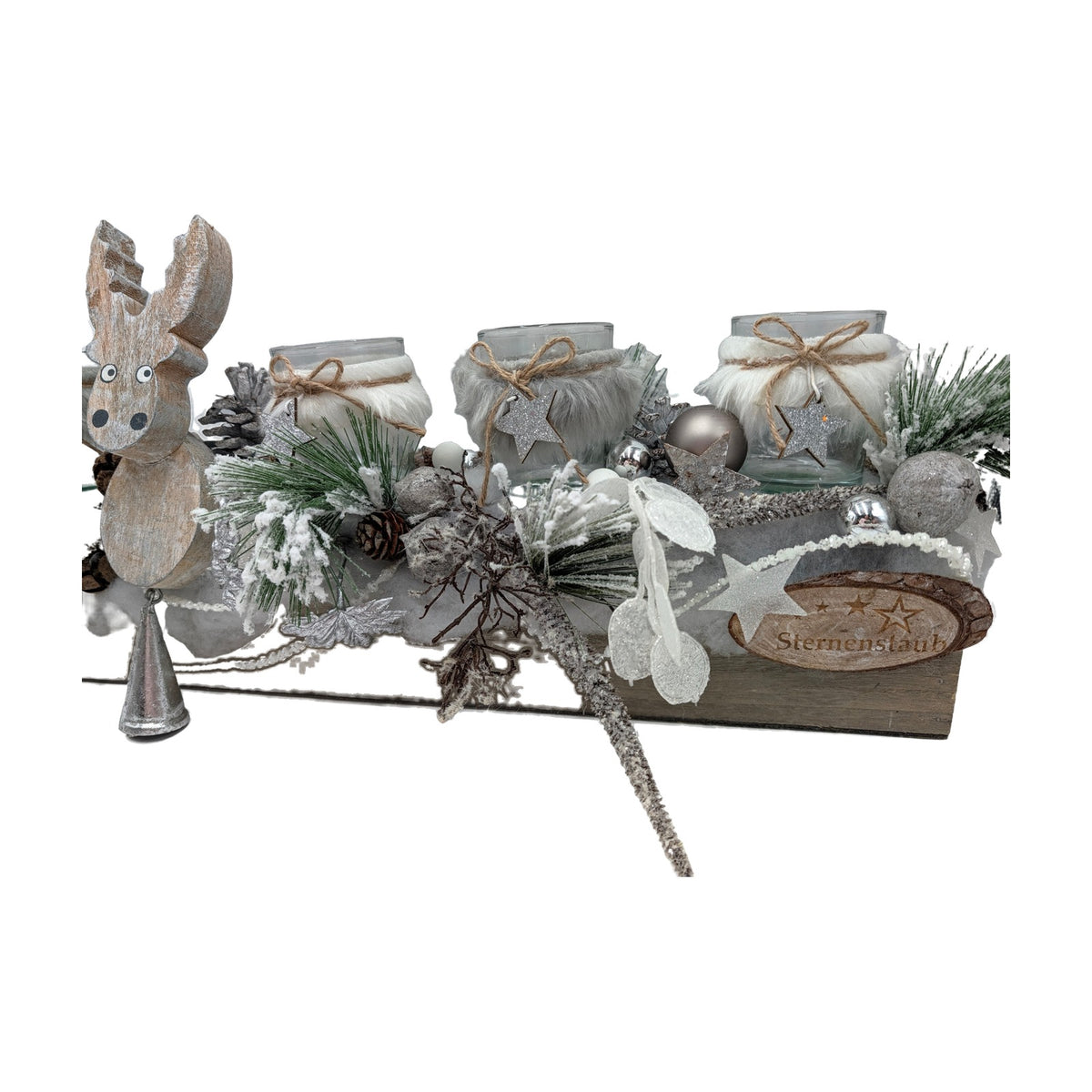 Freigestellt Weihnachtsgesteck Elch Teelichter Zapfen silber weiß Holzschale