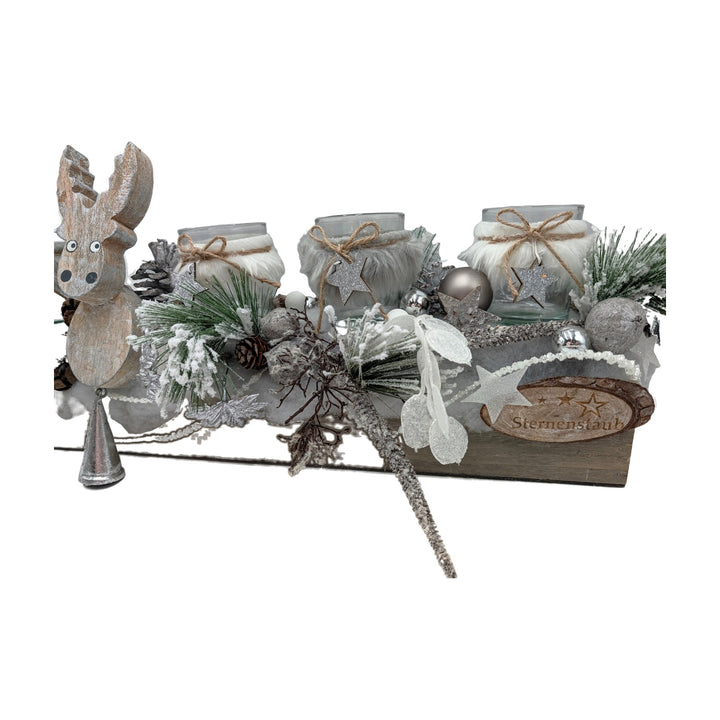 Freigestellt Weihnachtsgesteck Elch Teelichter Zapfen silber weiß Holzschale