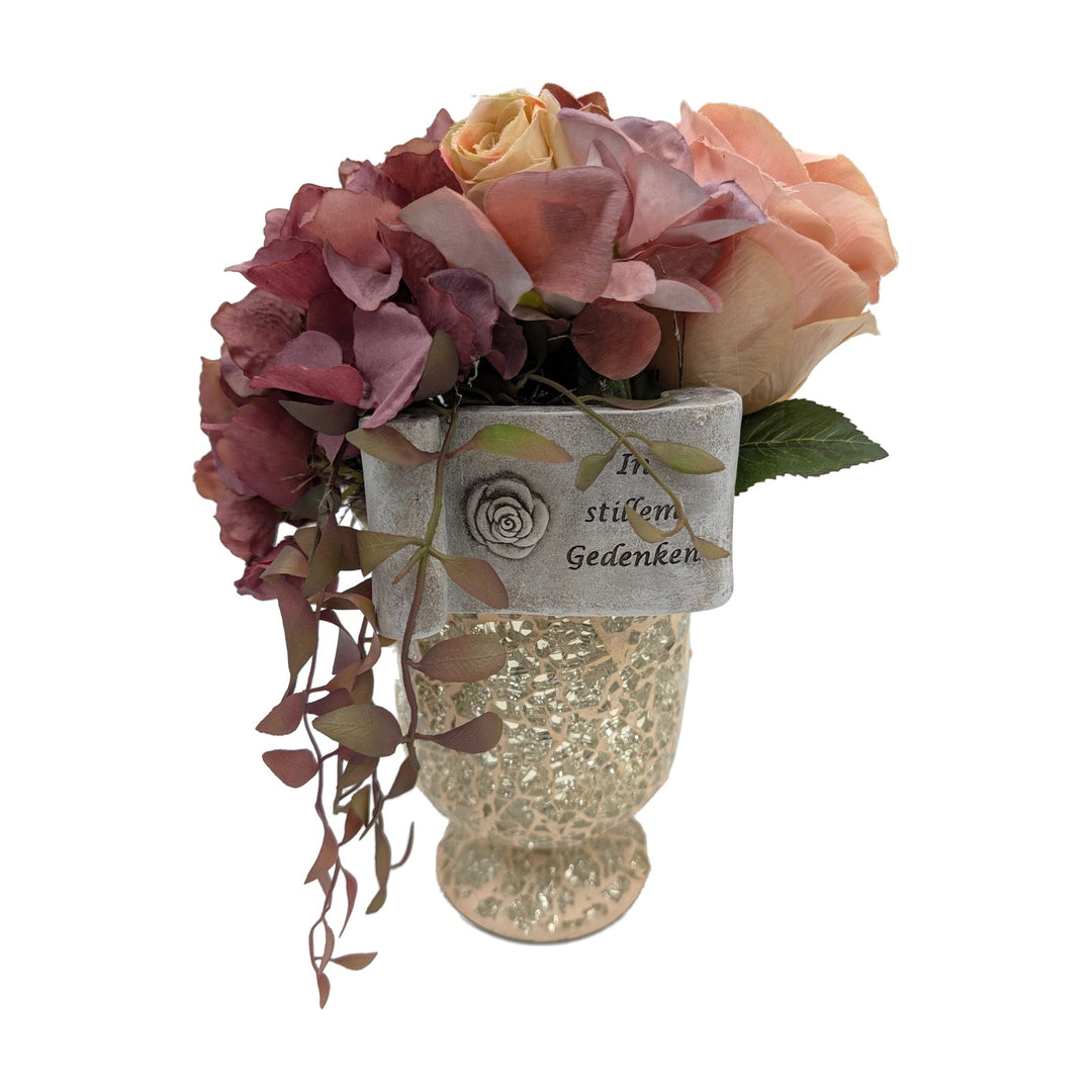 Freigestellt Trauergesteck Rosen Hortensie gold rosa mit Schild In stillem Gedenken