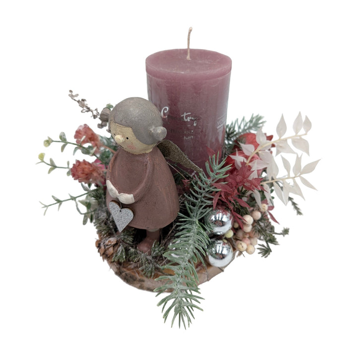 Freigestellt Wintergesteck Engel Kerze Ruscus Hagebutten rosa altrosa