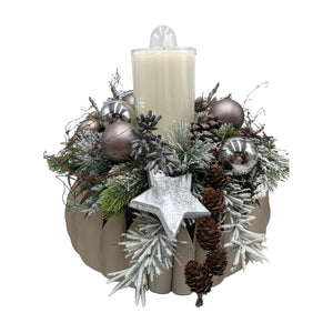 Freigestellt Adventskranz mit Kerze Zapfen Stern Kugeln taupe silber