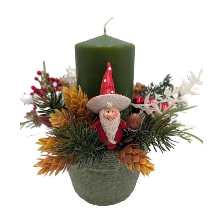 Freigestellt Weihnachtsgesteck Wichtel Beeren Hopfen rot grün mit Kerze