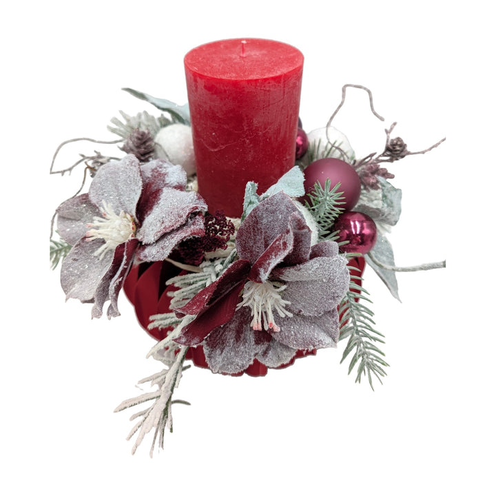 Freigestellt Adventsgesteck Christrose Zapfen Kugeln rot lila